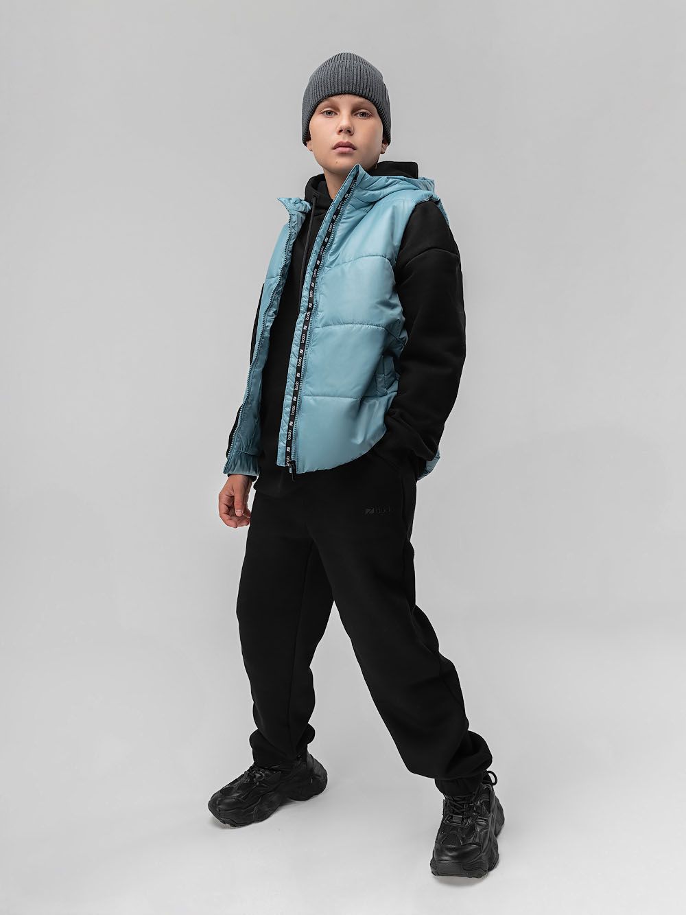 Жилет с капюшоном - фото 3