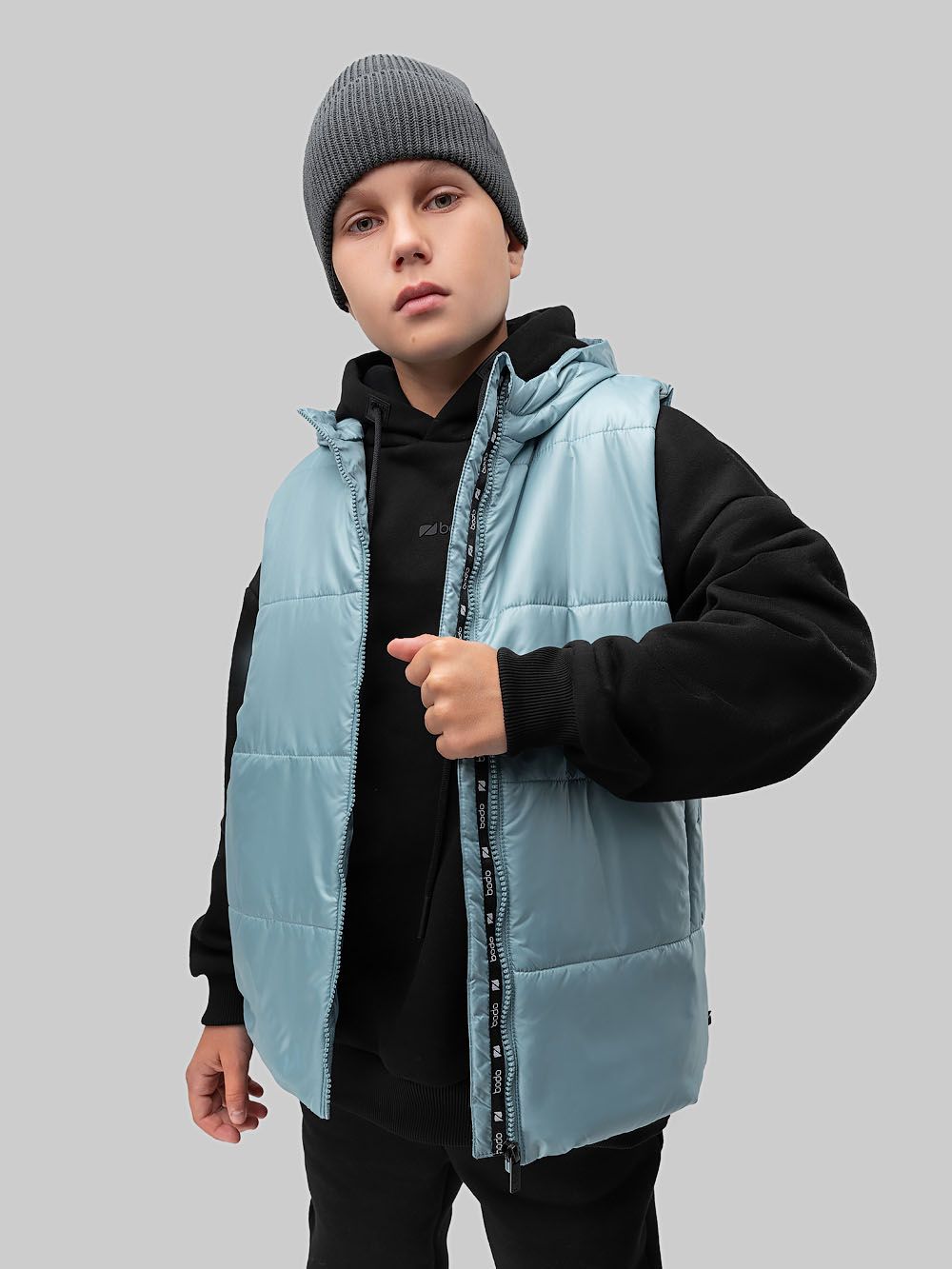 Жилет с капюшоном - фото 1