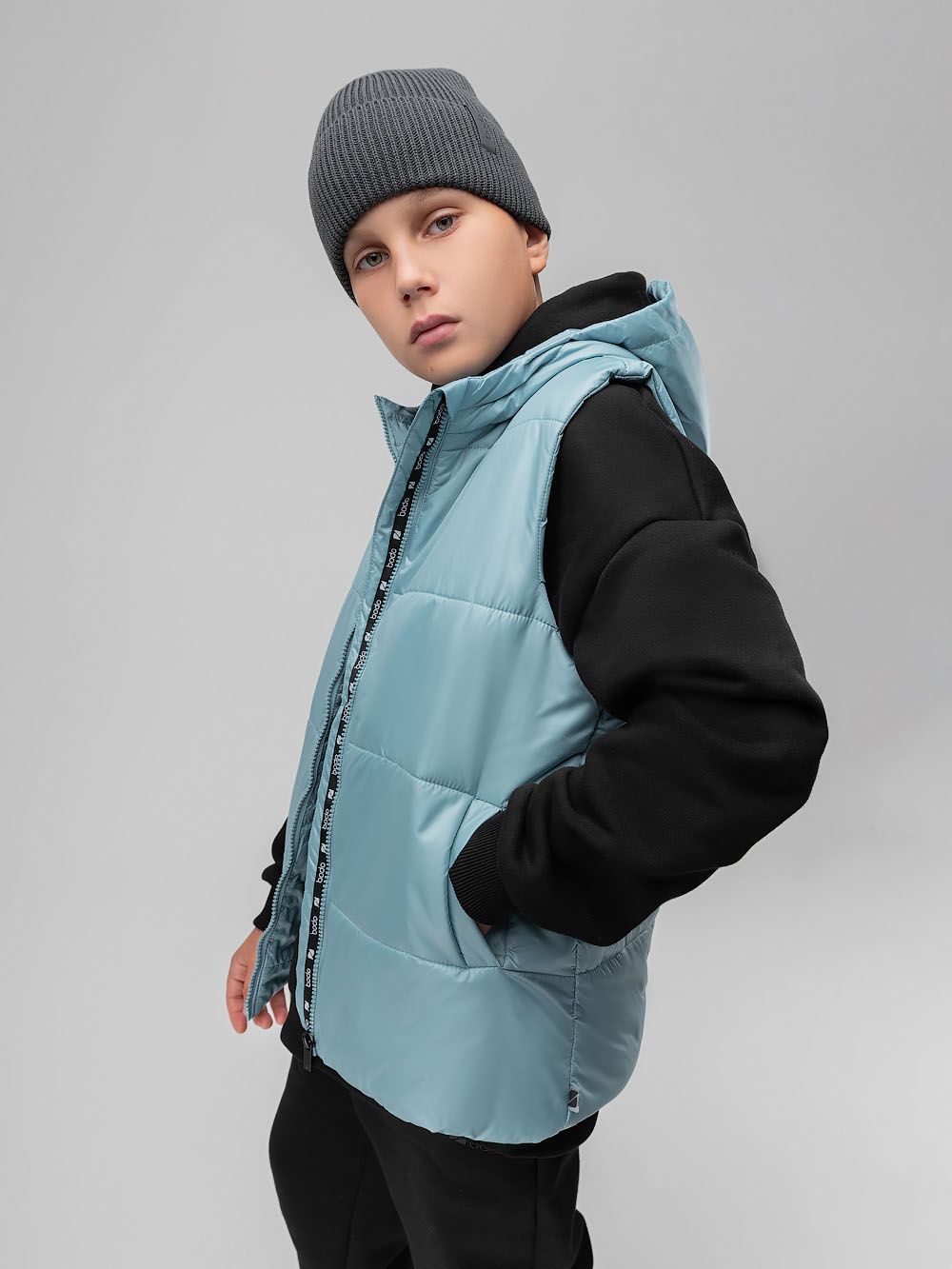 Жилет с капюшоном - фото 2