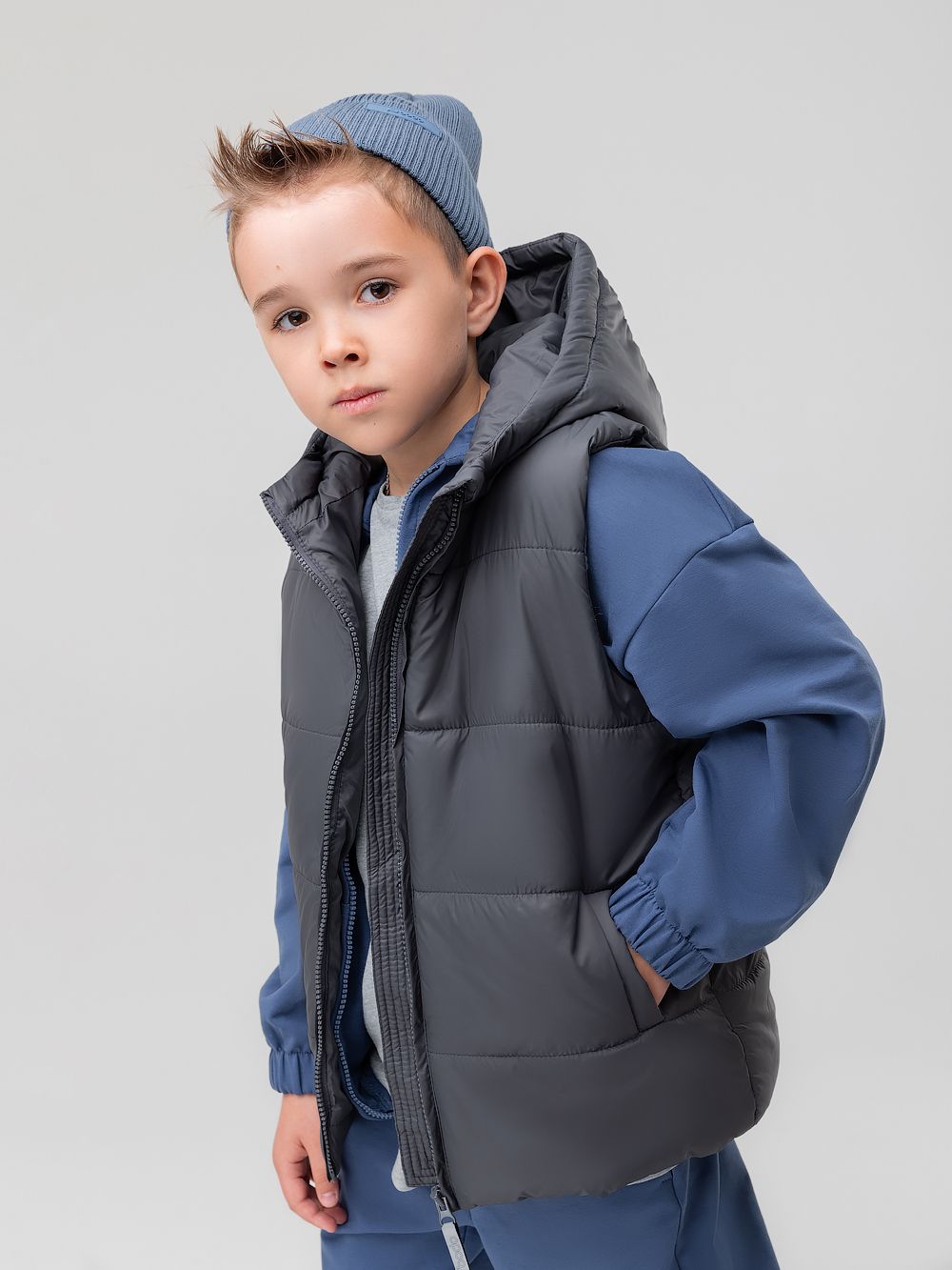 Жилет с капюшоном - фото 1