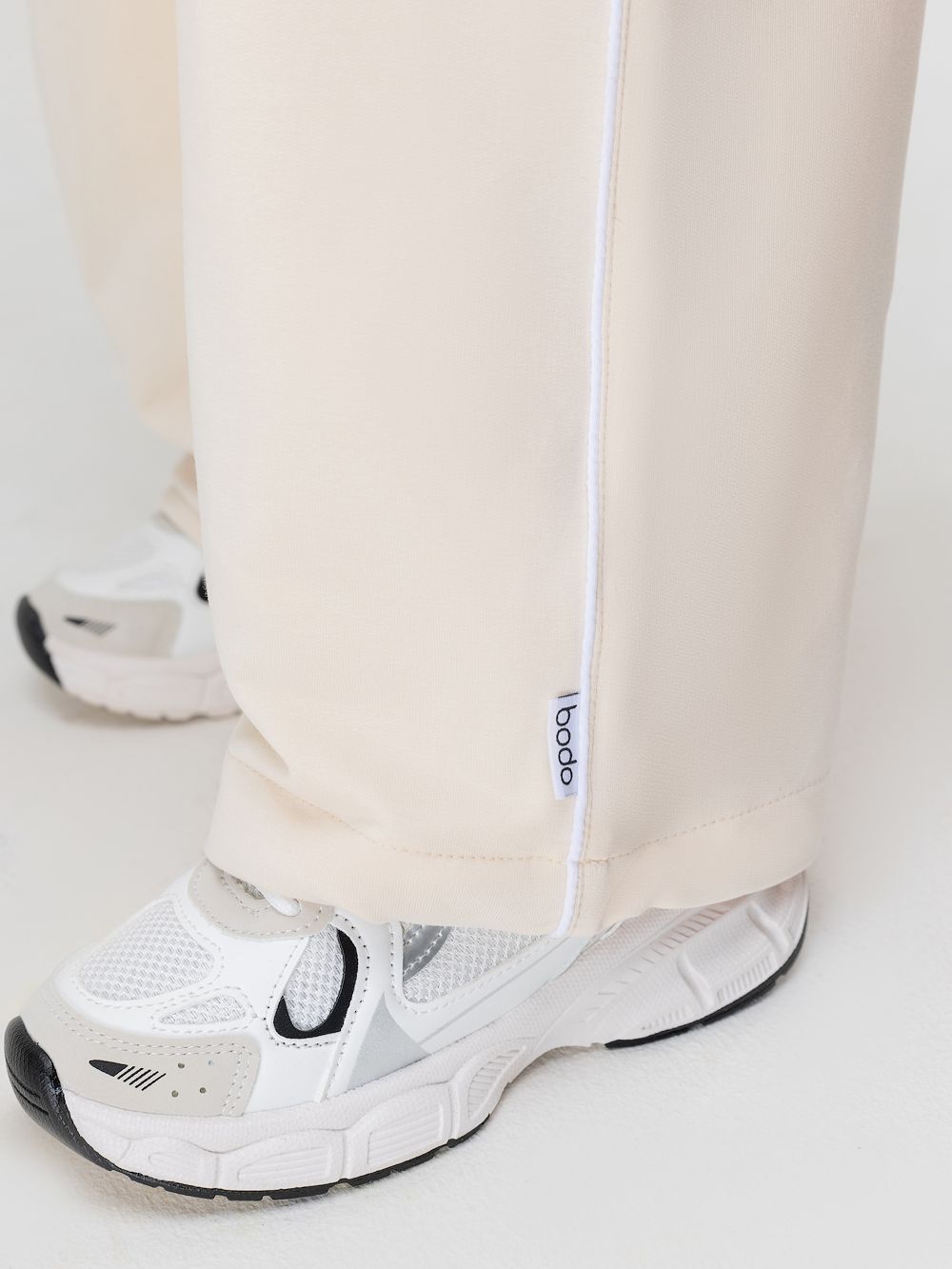 Костюм с декоративным кантом - фото 7