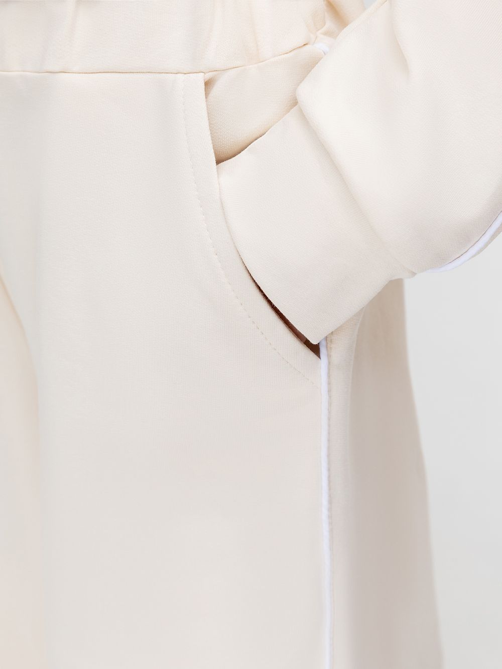 Костюм с декоративным кантом - фото 8