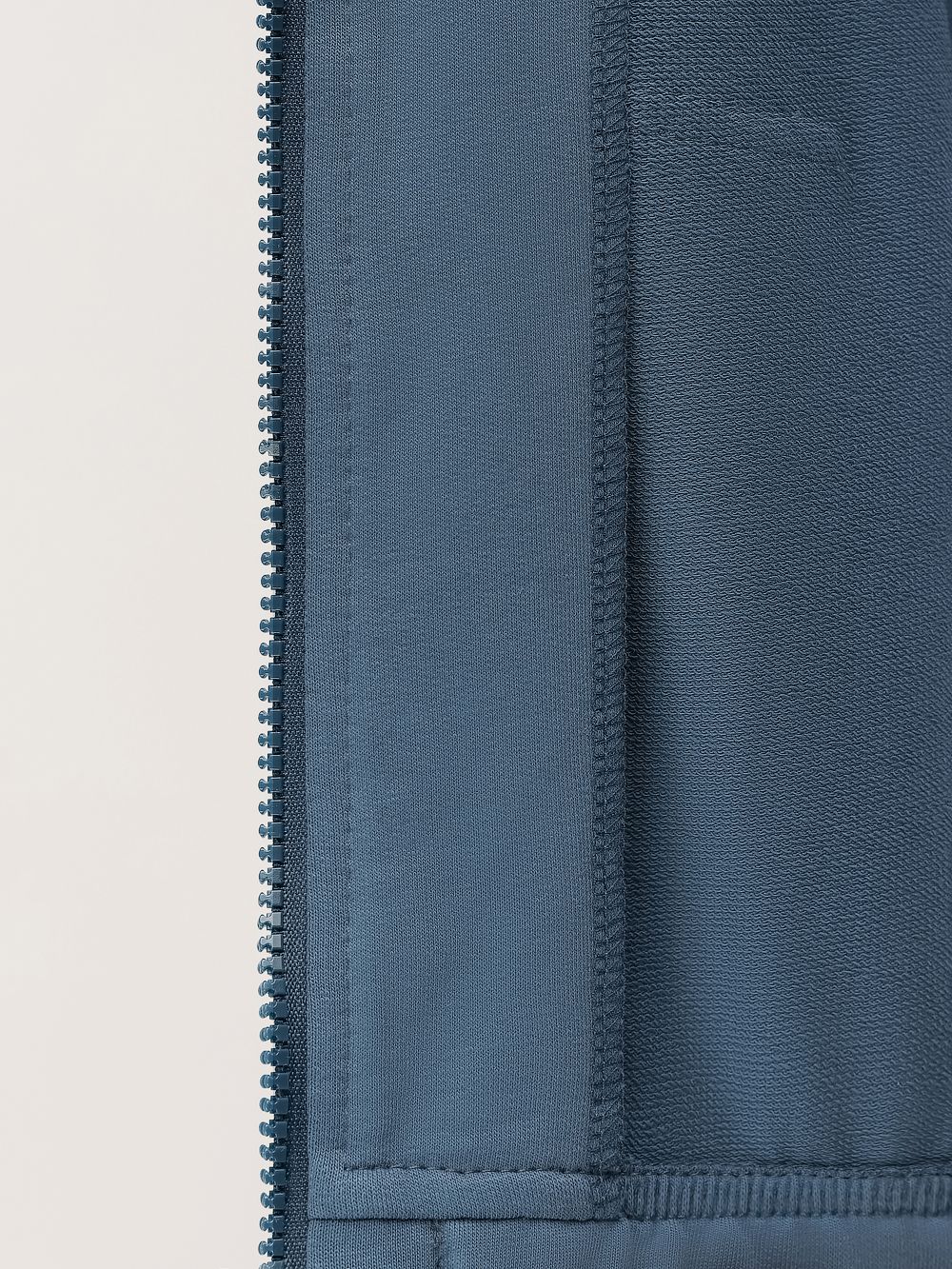 Костюм с толстовкой на молнии - фото 11