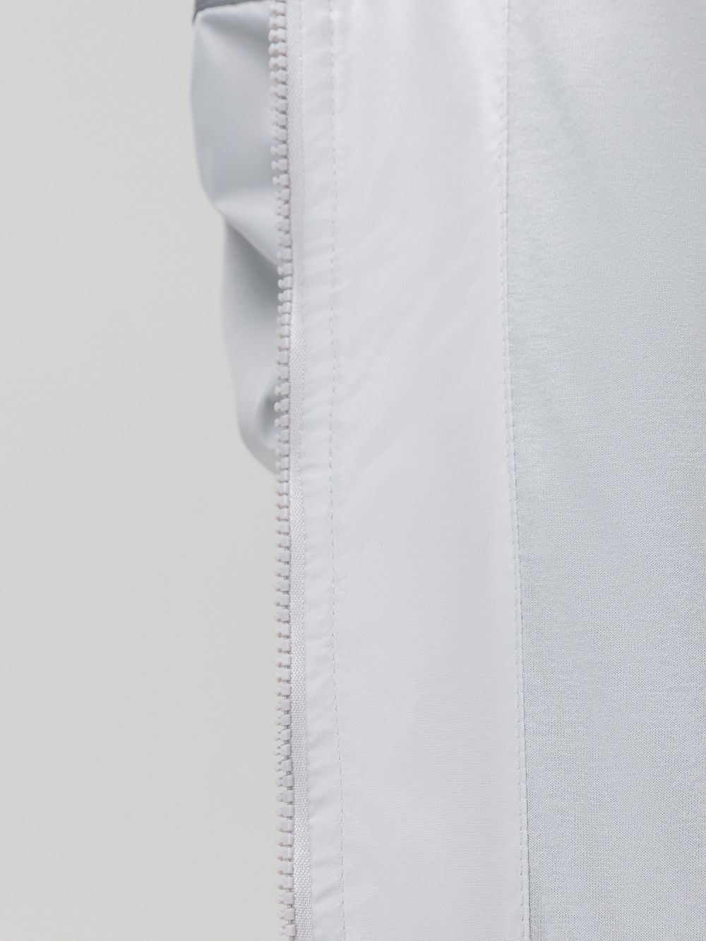 Бомбер с капюшоном - фото 4