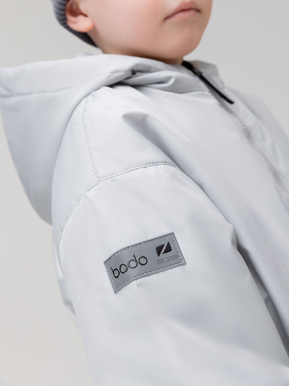 Бомбер с капюшоном - фото 10