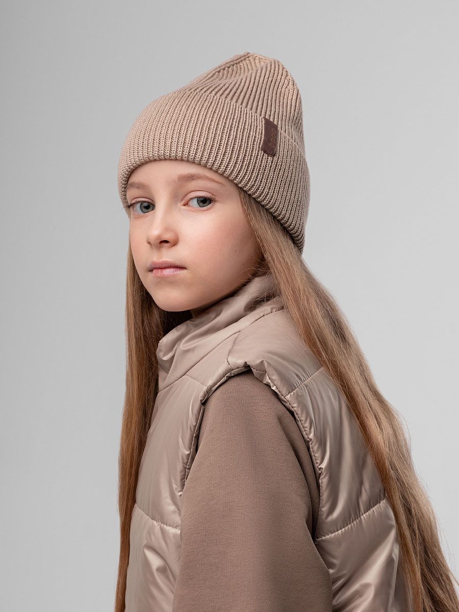 Шапка вязаная с жаккардовой нашивкой - фото 1