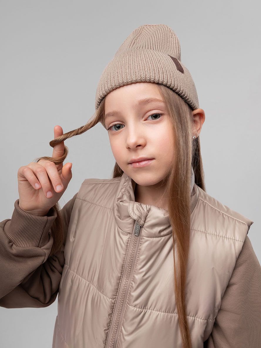 Шапка вязаная с жаккардовой нашивкой - фото 4