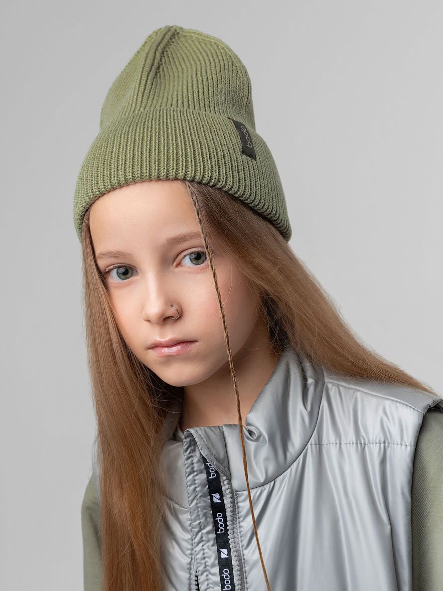 Шапка вязаная с жаккардовой нашивкой - фото 2