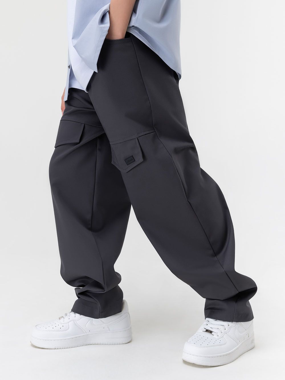 Брюки с декоративными клапанами - фото 4