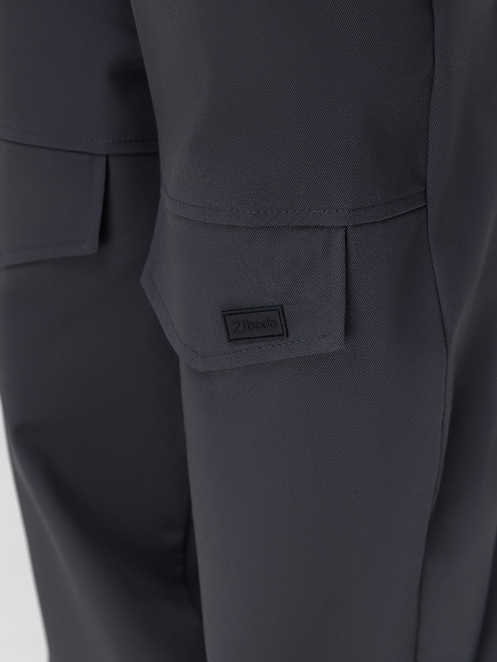 Брюки с декоративными клапанами - фото 5