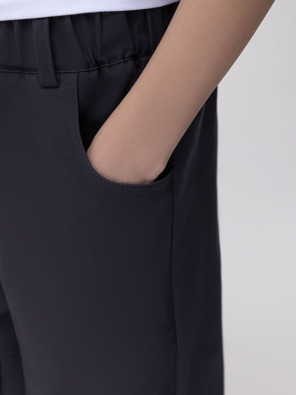 Брюки с декоративными клапанами - фото 6