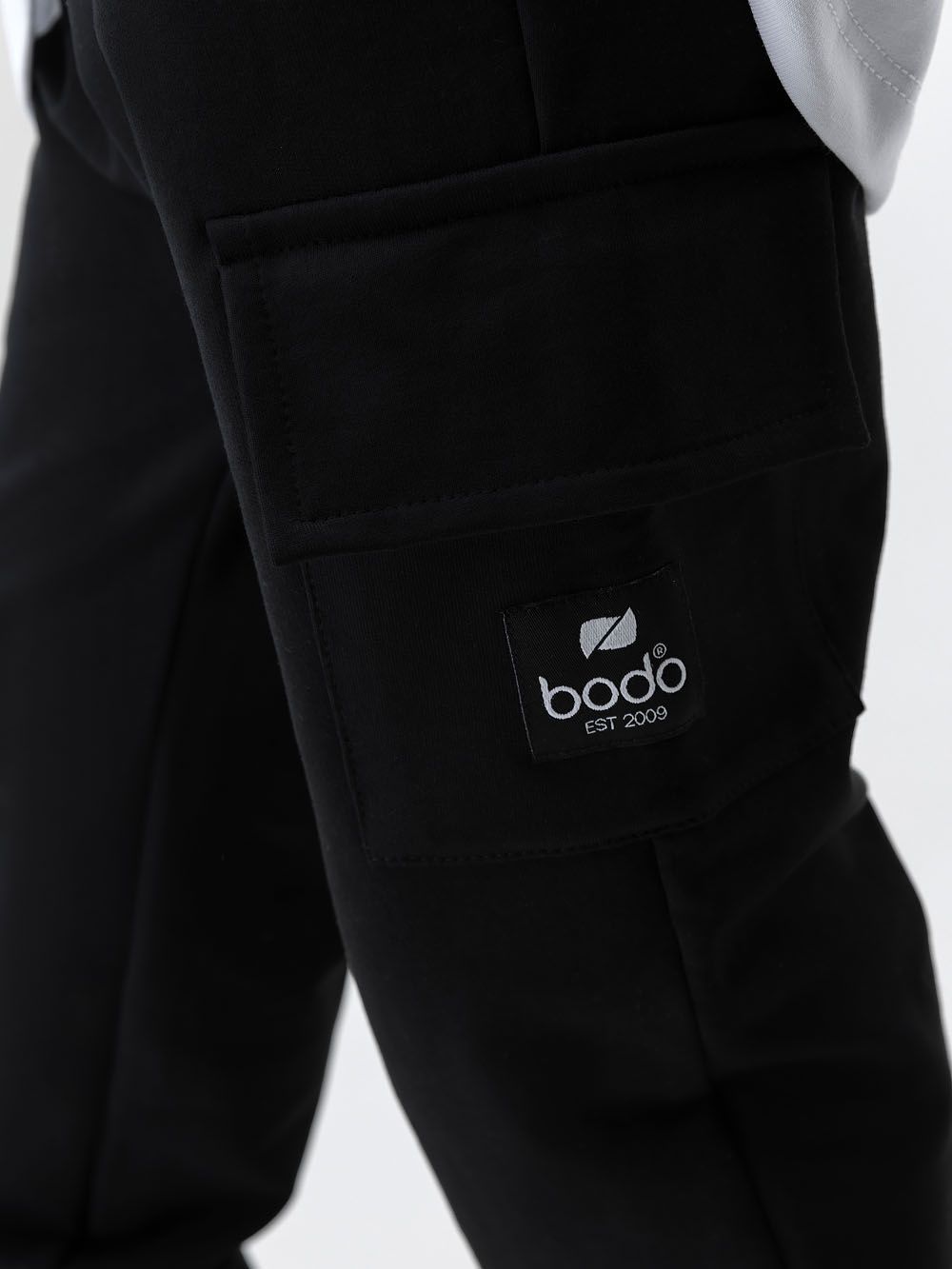 Брюки - джоггеры с карманами - фото 6