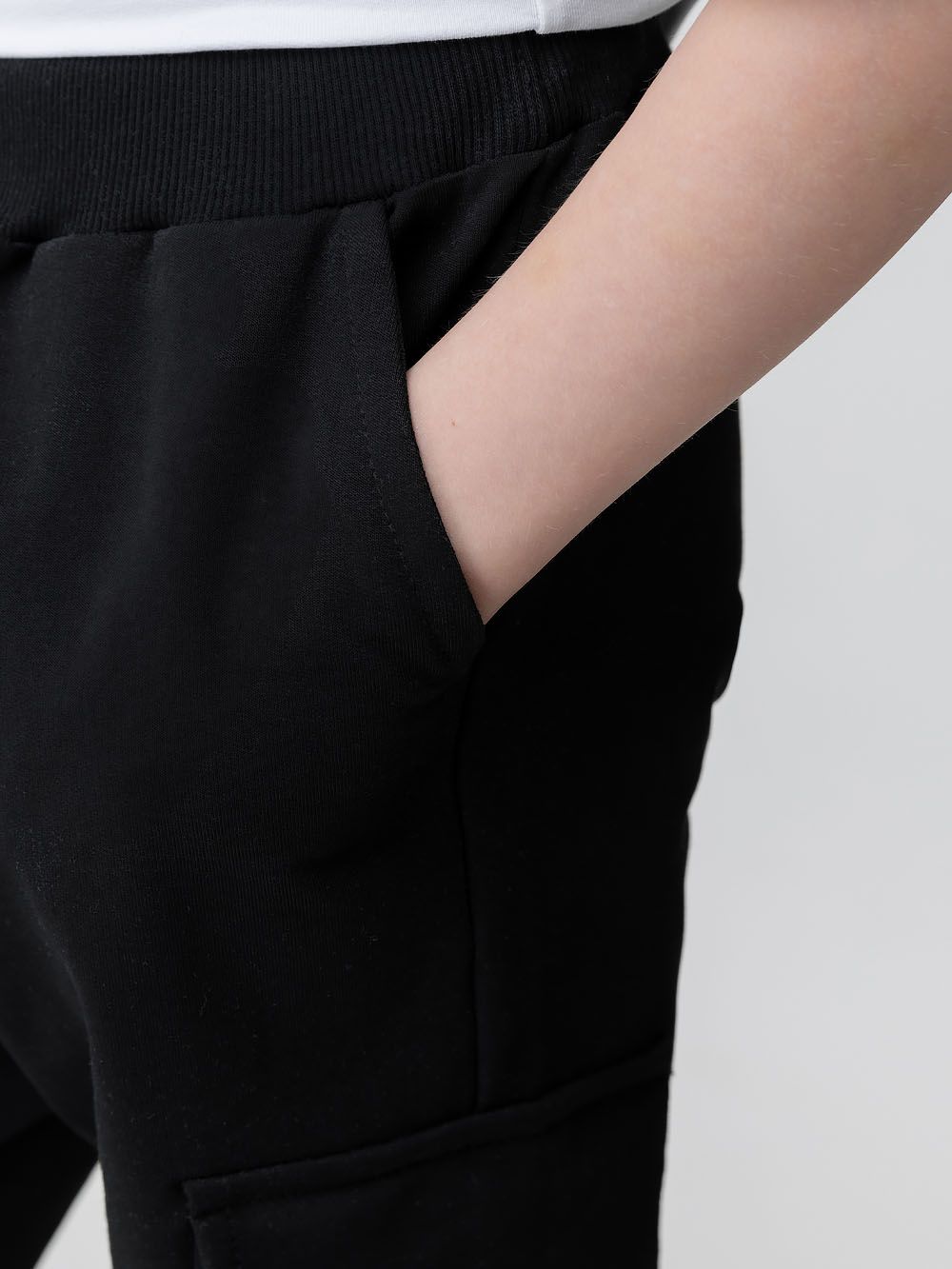 Брюки - джоггеры с карманами - фото 8