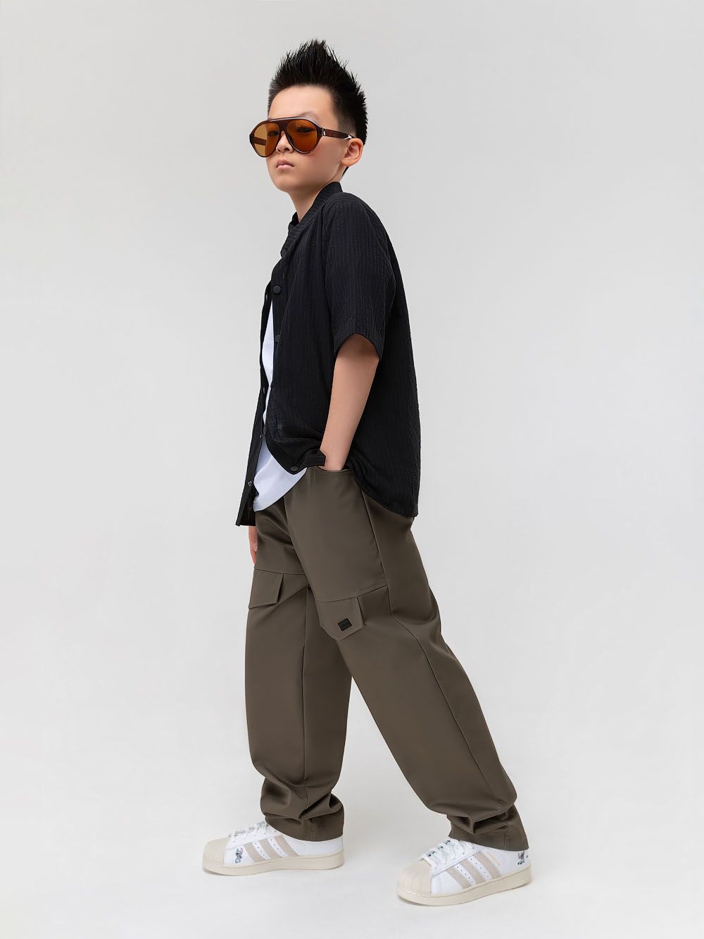 Брюки с декоративными клапанами - фото 2