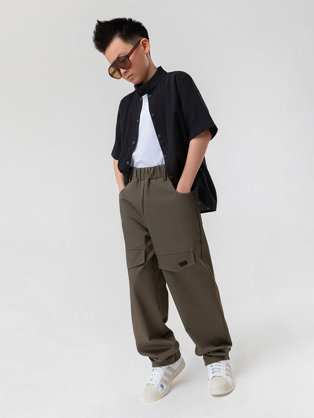 Брюки с декоративными клапанами - фото 3