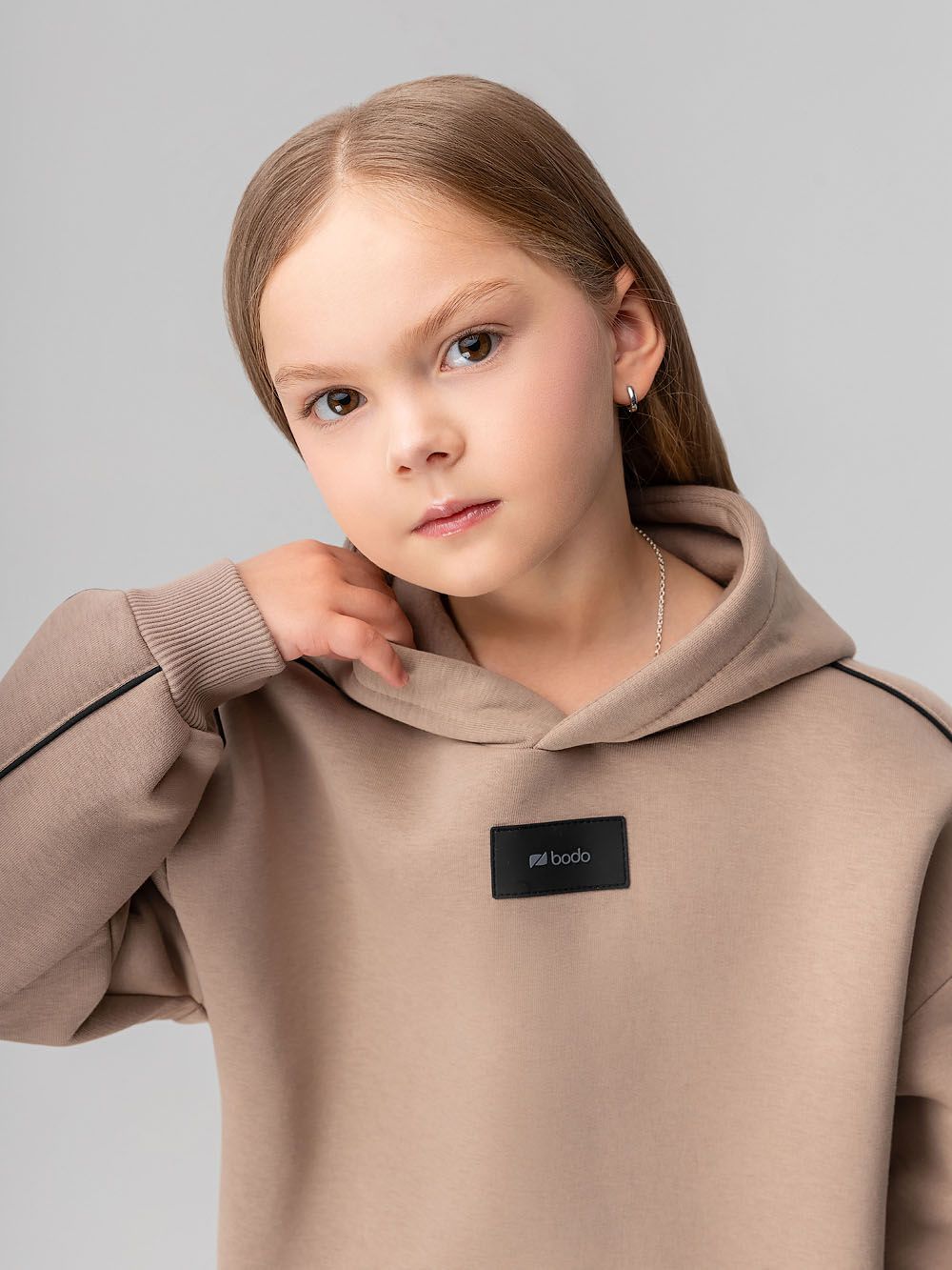 Костюм с черной окантовкой - фото 6