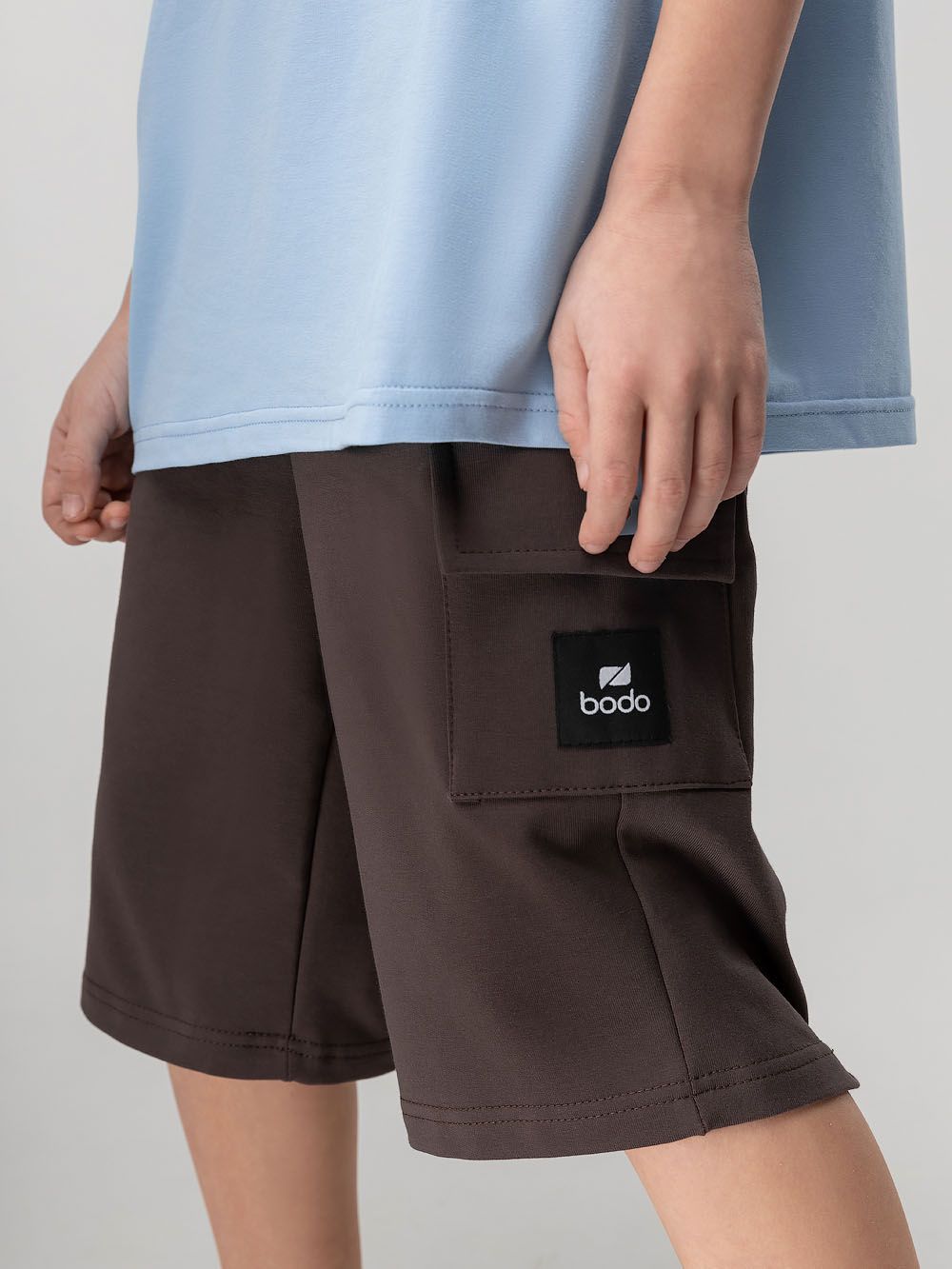 Шорты с накладными карманами - фото 4