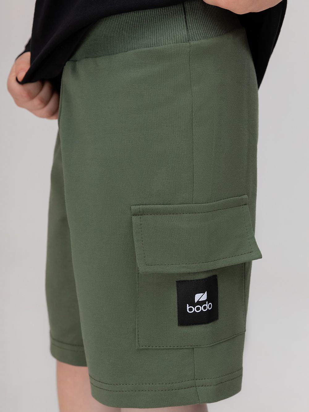 Шорты с накладными карманами - фото 3