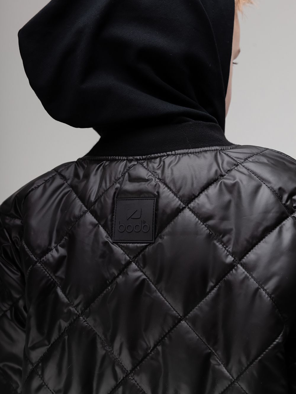 Стеганный бомбер - фото 8