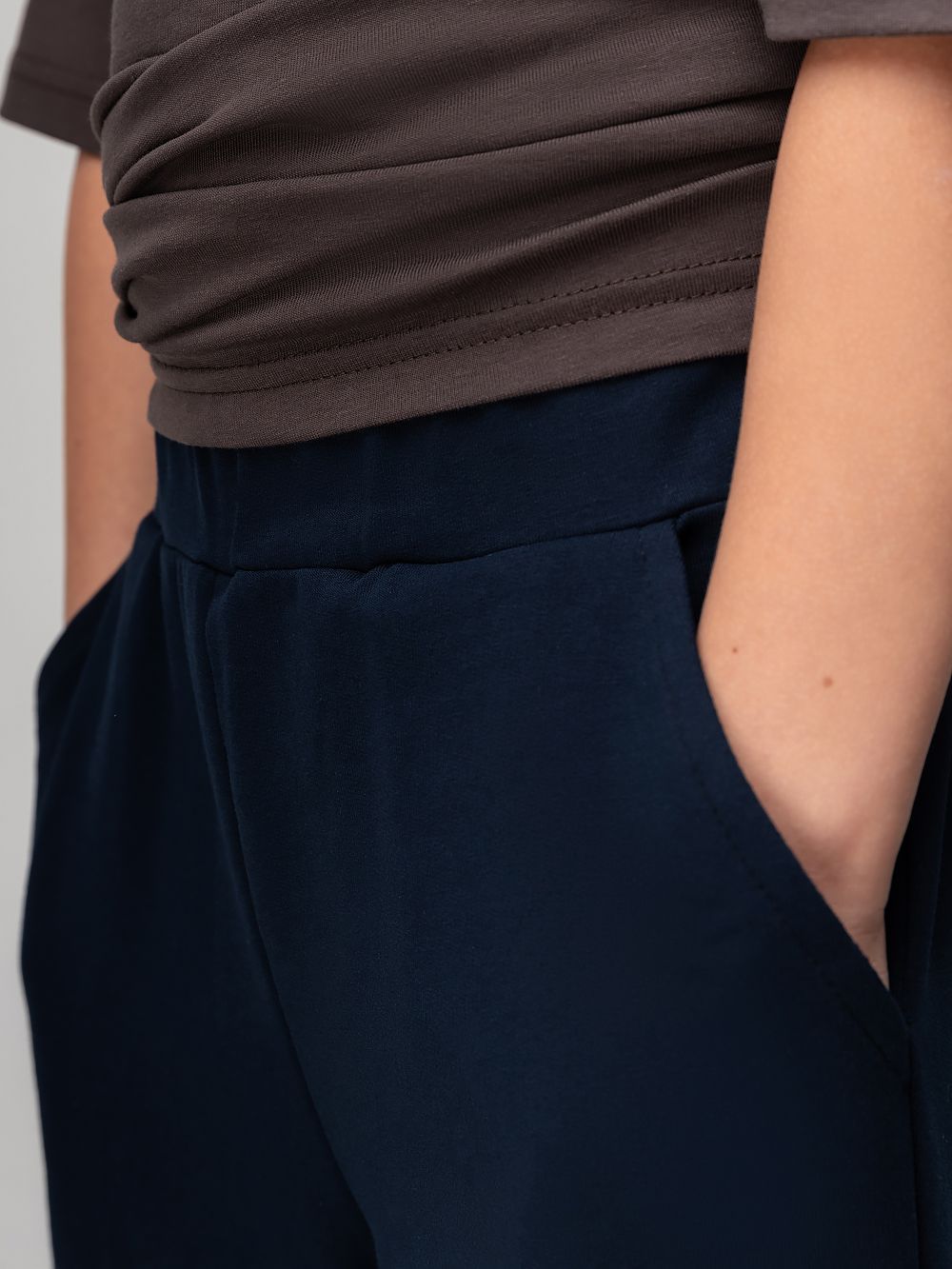 Брюки свободные на резинке - фото 7