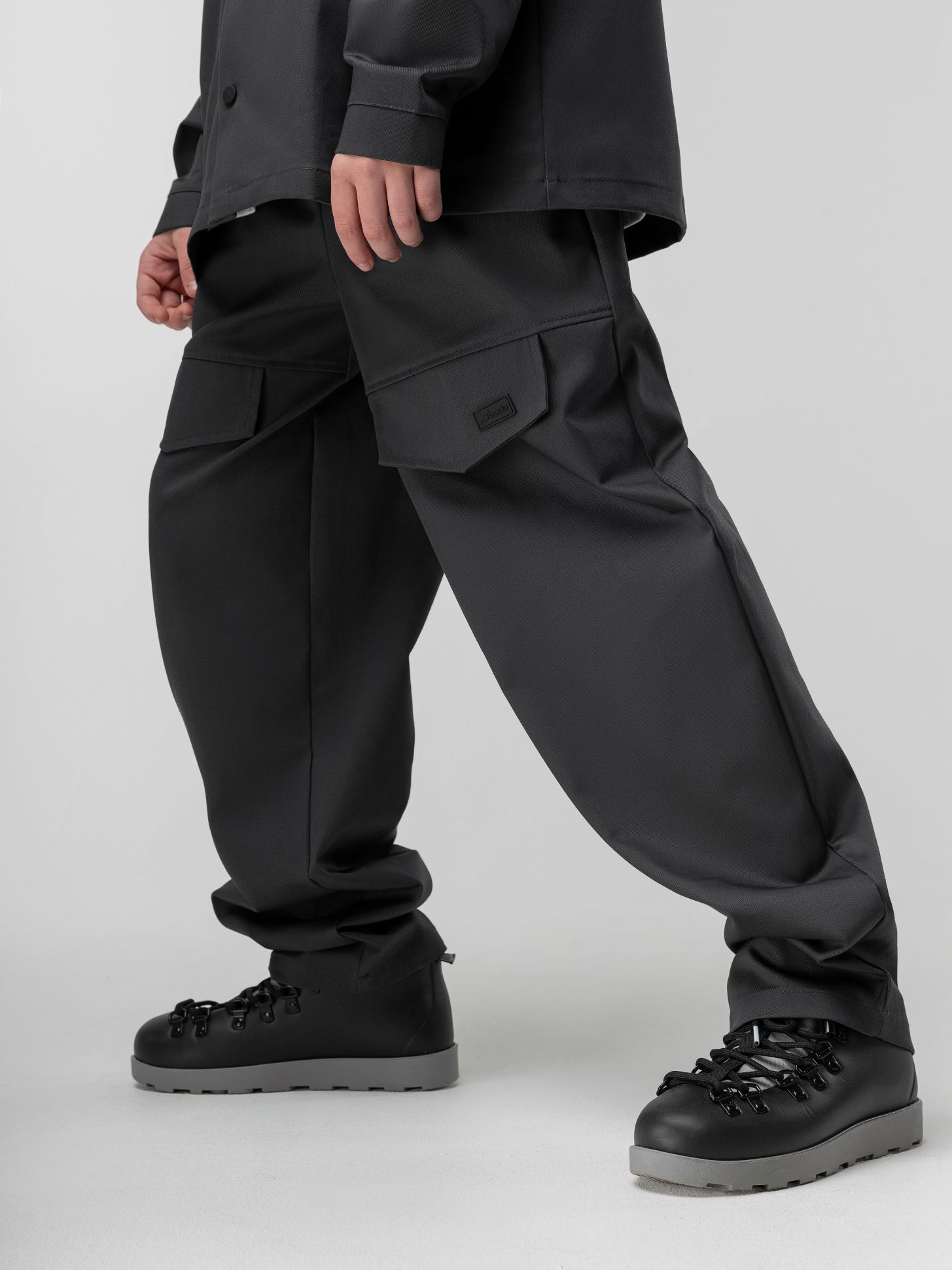 Костюм из ткани саржевого переплетения - фото 9