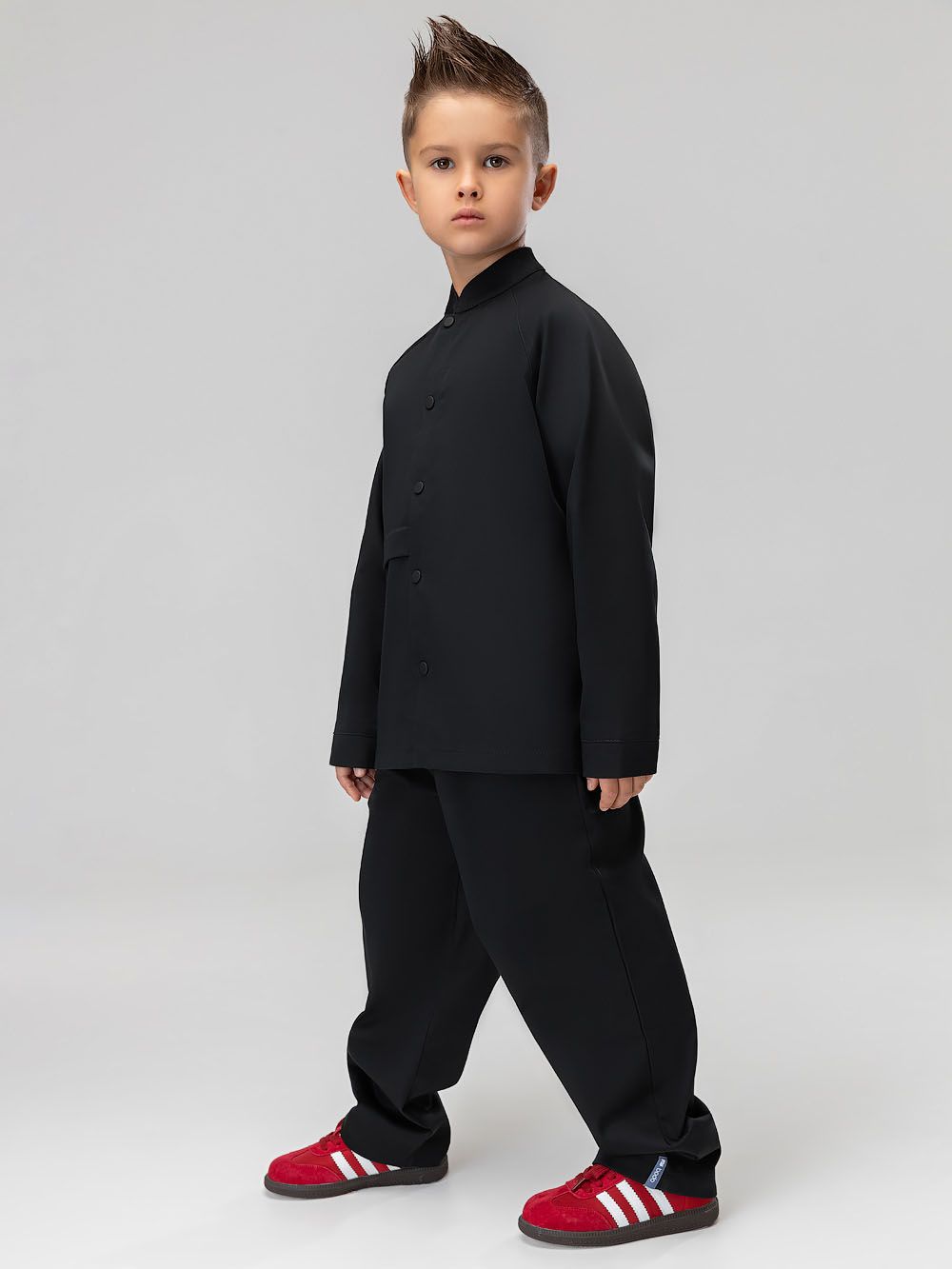 Костюм с рубашкой на кнопках - фото 10