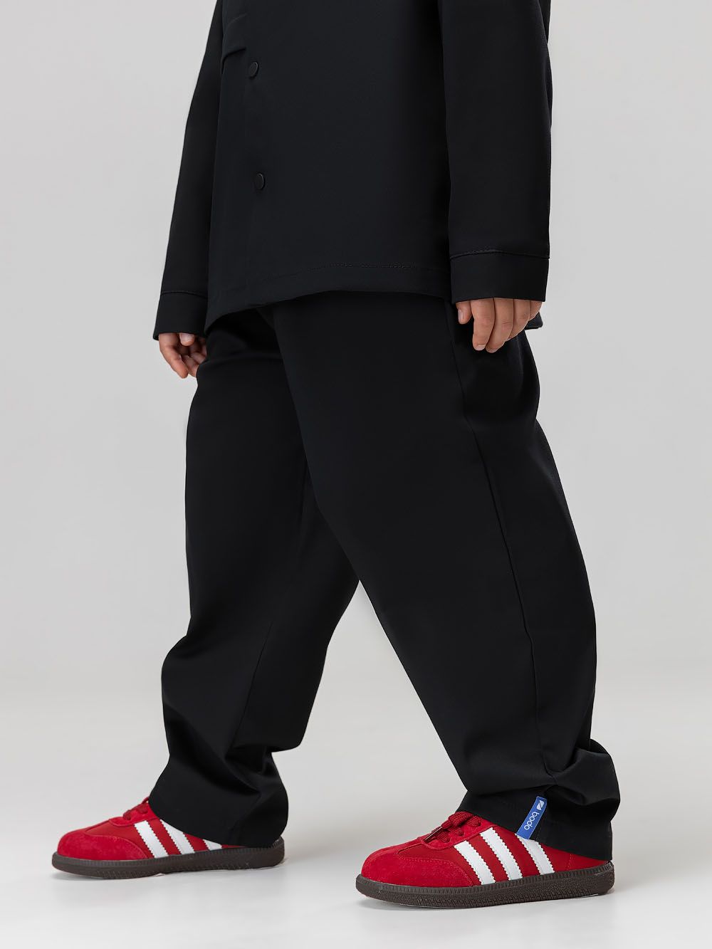 Костюм с рубашкой на кнопках - фото 11