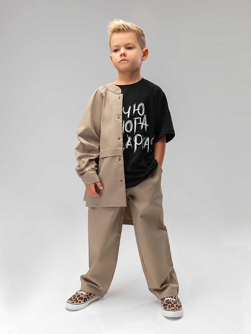 Костюм с рубашкой на кнопках - фото 6