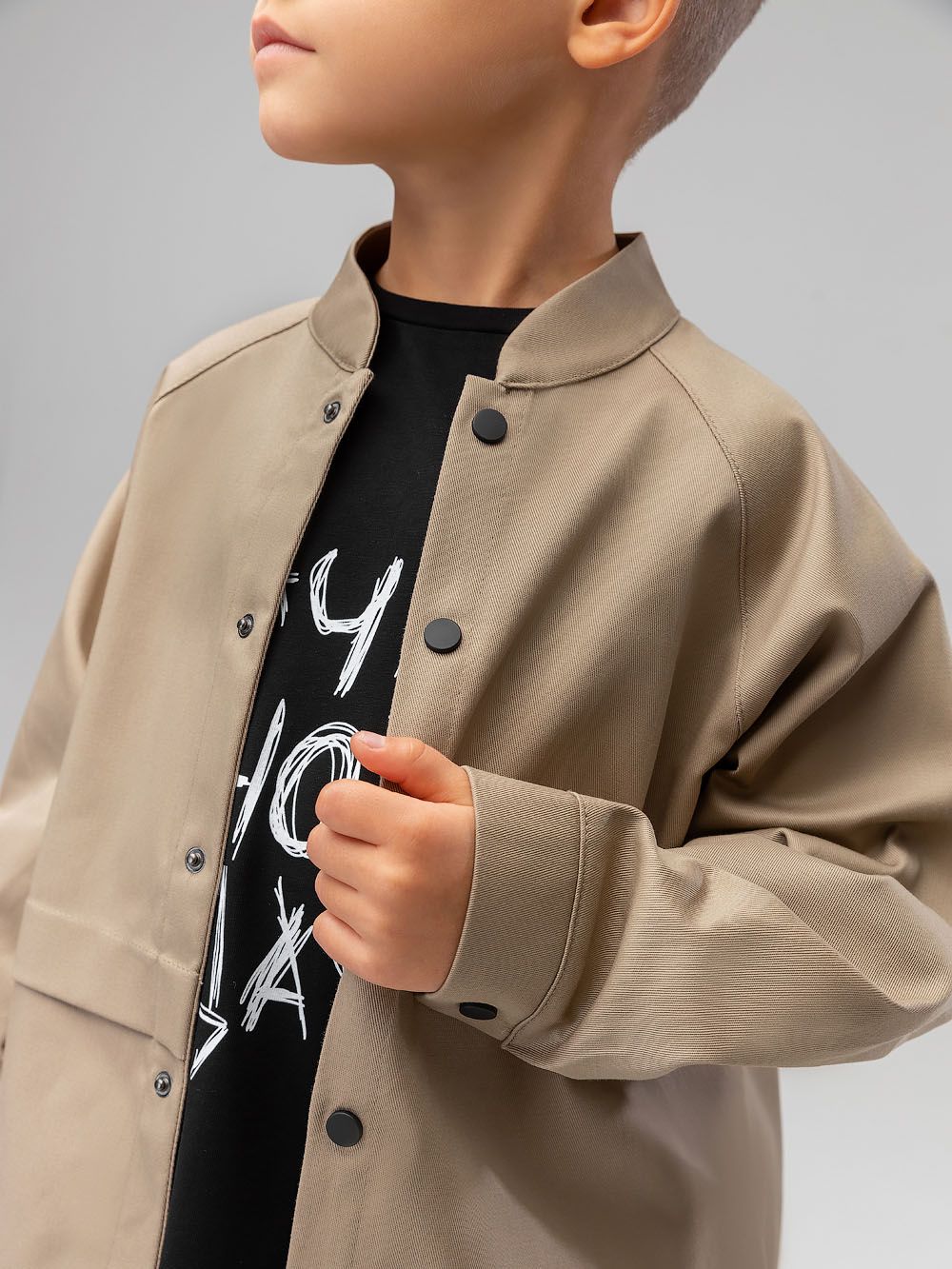 Костюм с рубашкой на кнопках - фото 11