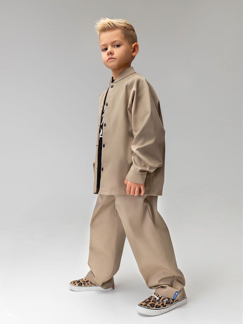 Костюм с рубашкой на кнопках - фото 14