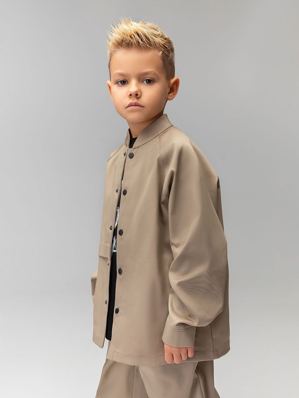 Костюм с рубашкой на кнопках - фото 15