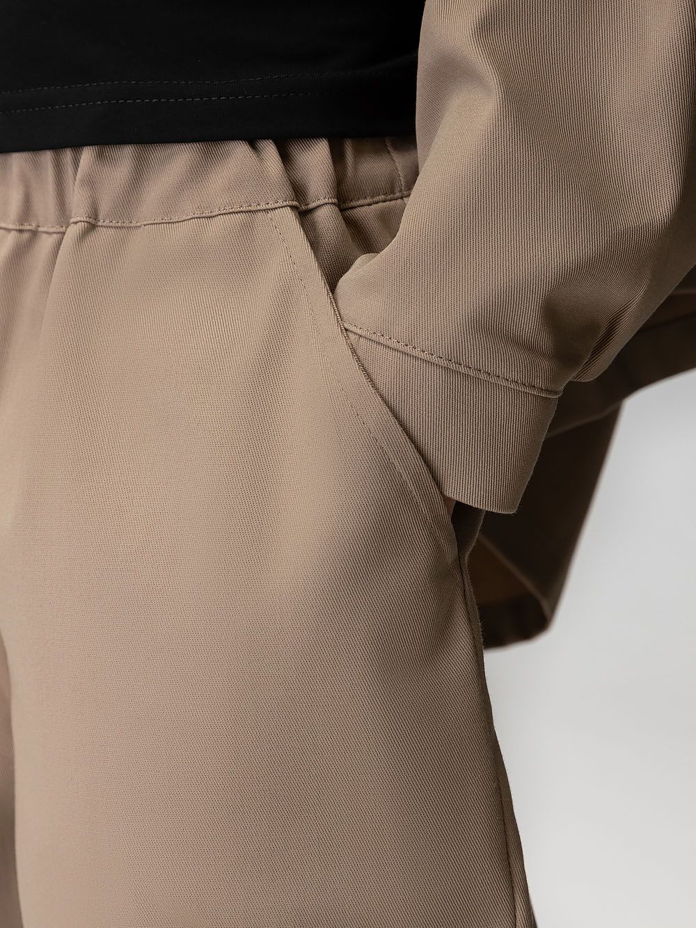 Костюм с рубашкой на кнопках - фото 18