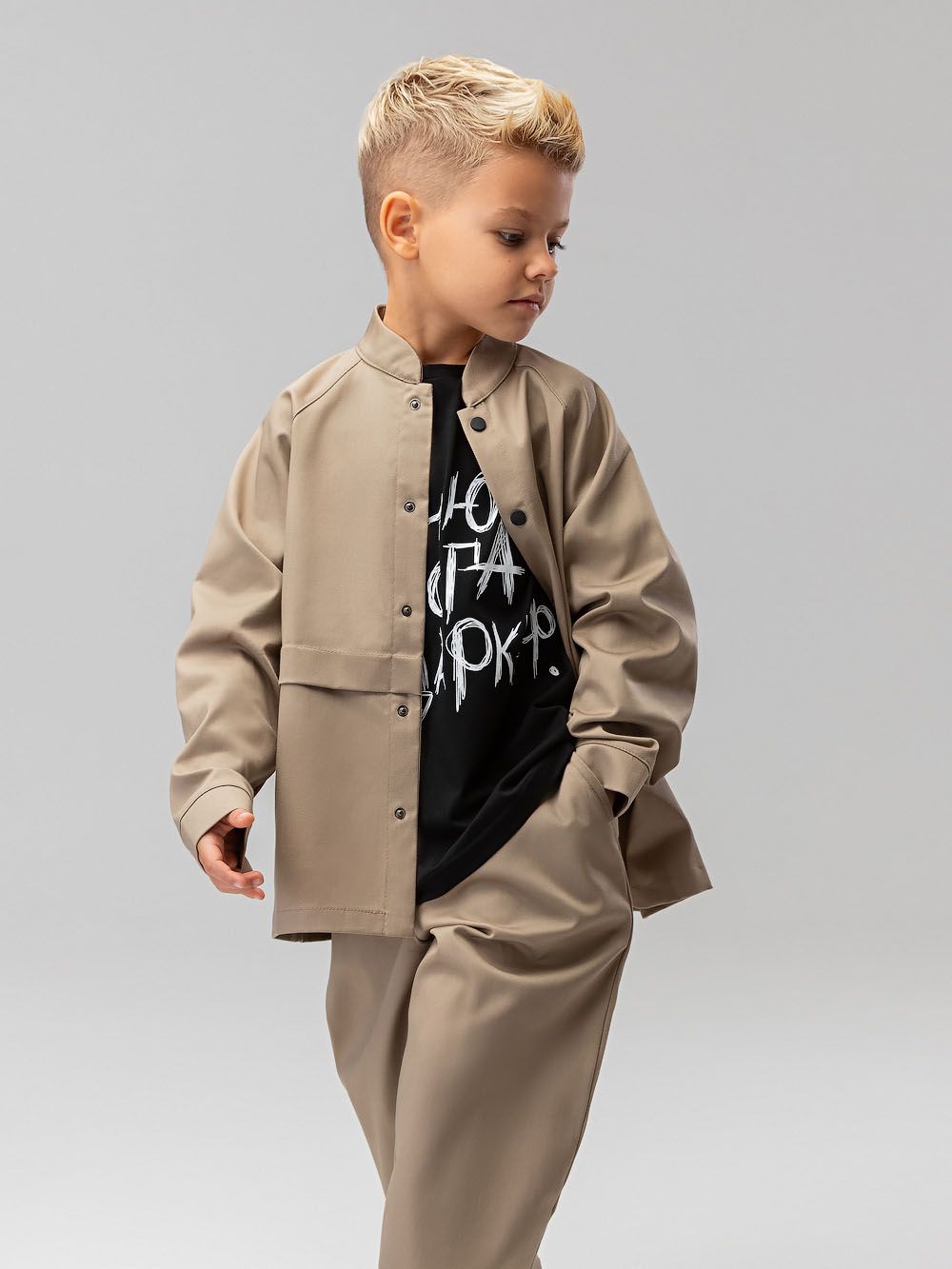 Костюм с рубашкой на кнопках - фото 2