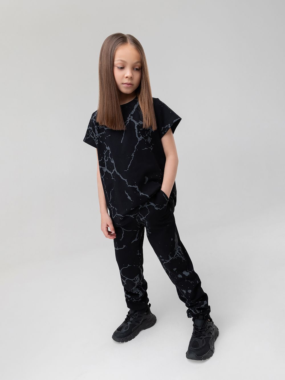 Костюм с футболкой с набивкой - фото 2