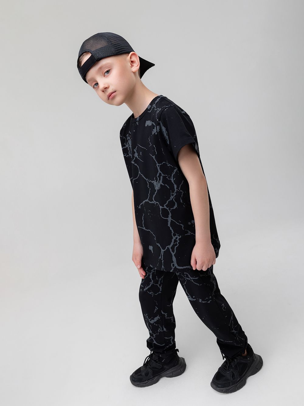 Костюм с футболкой с набивкой - фото 4