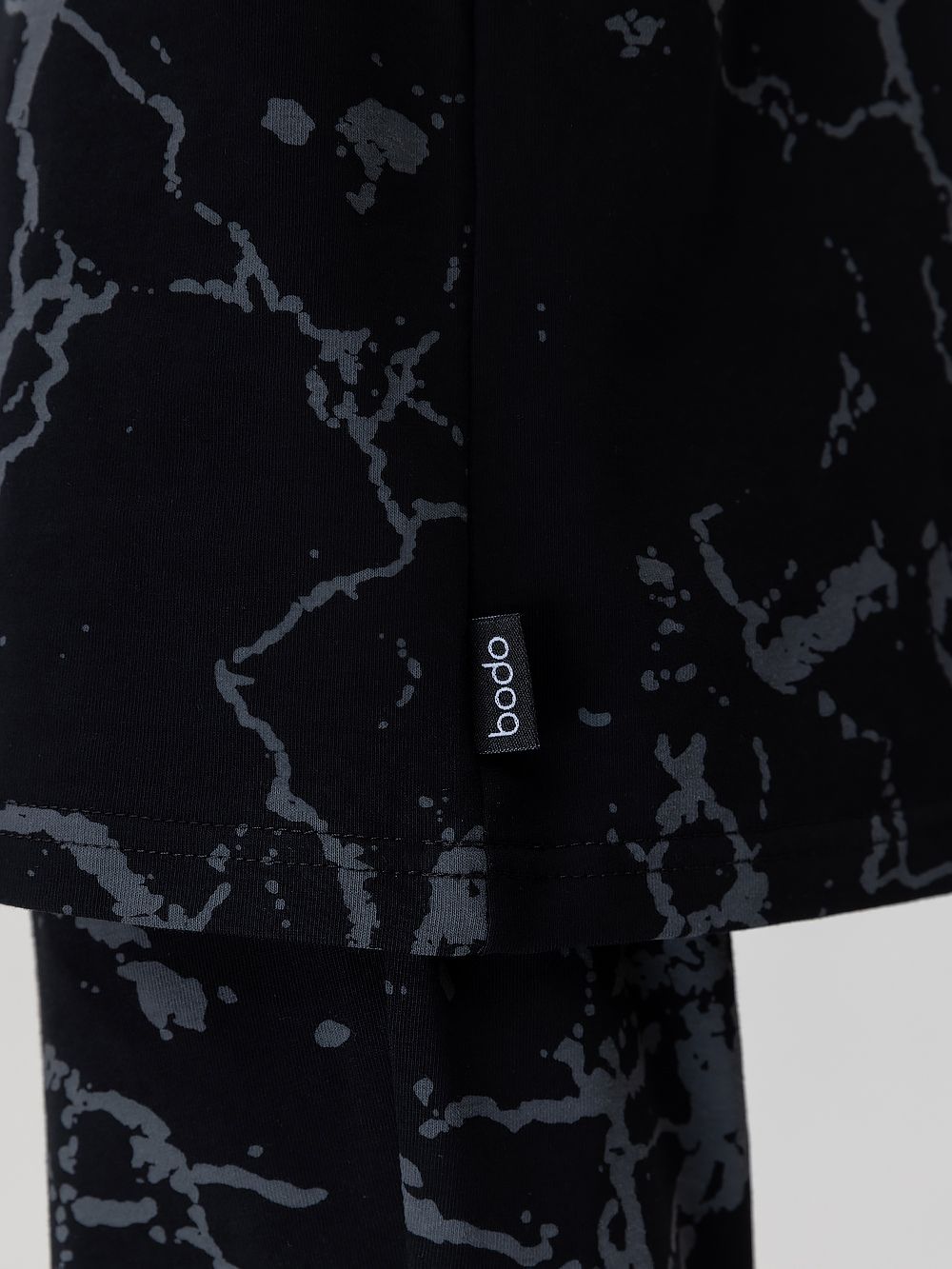 Костюм с футболкой с набивкой - фото 5