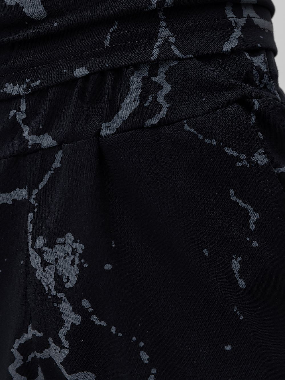 Костюм с футболкой с набивкой - фото 7