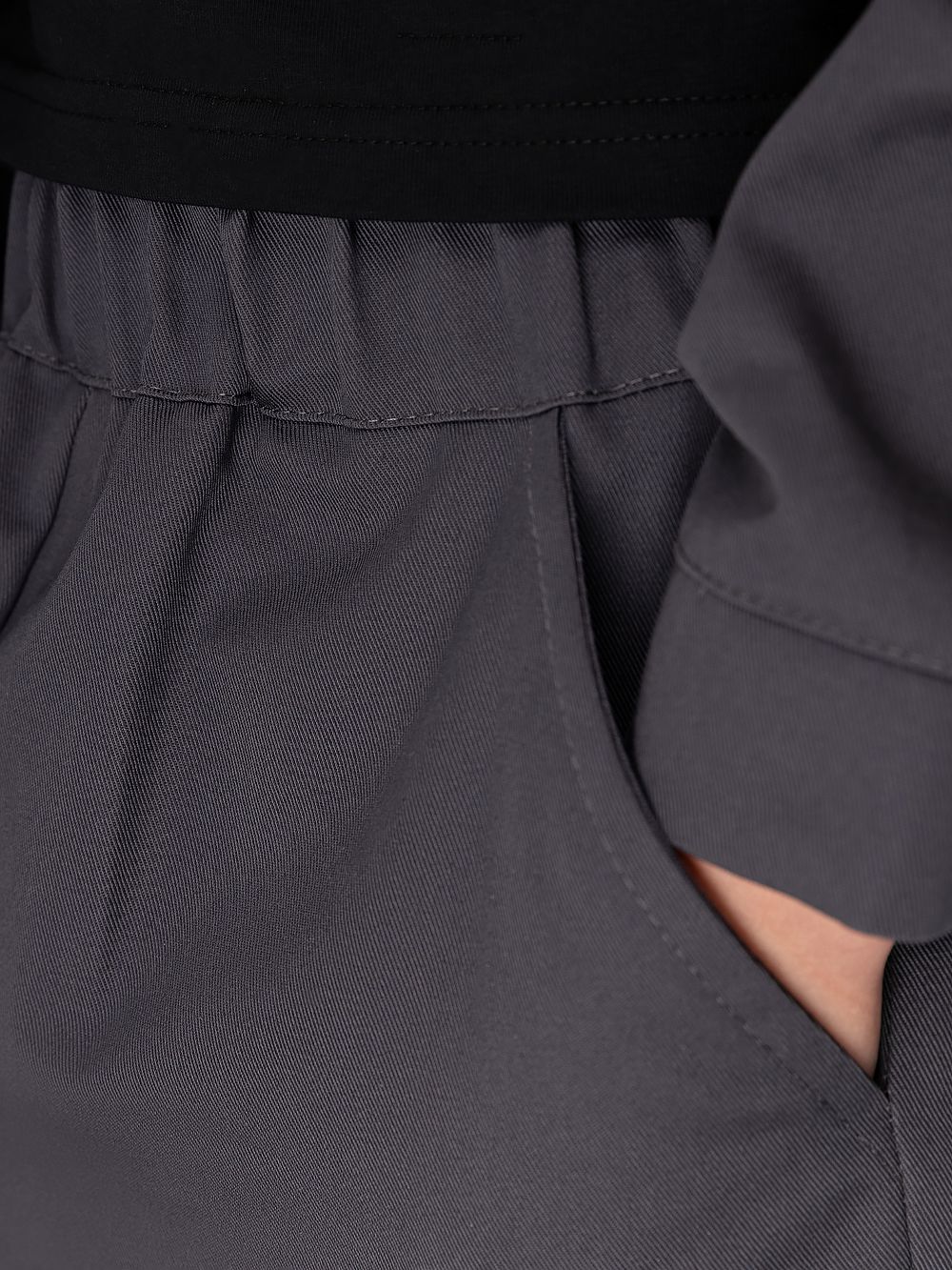 Костюм с рубашкой на кнопках - фото 10