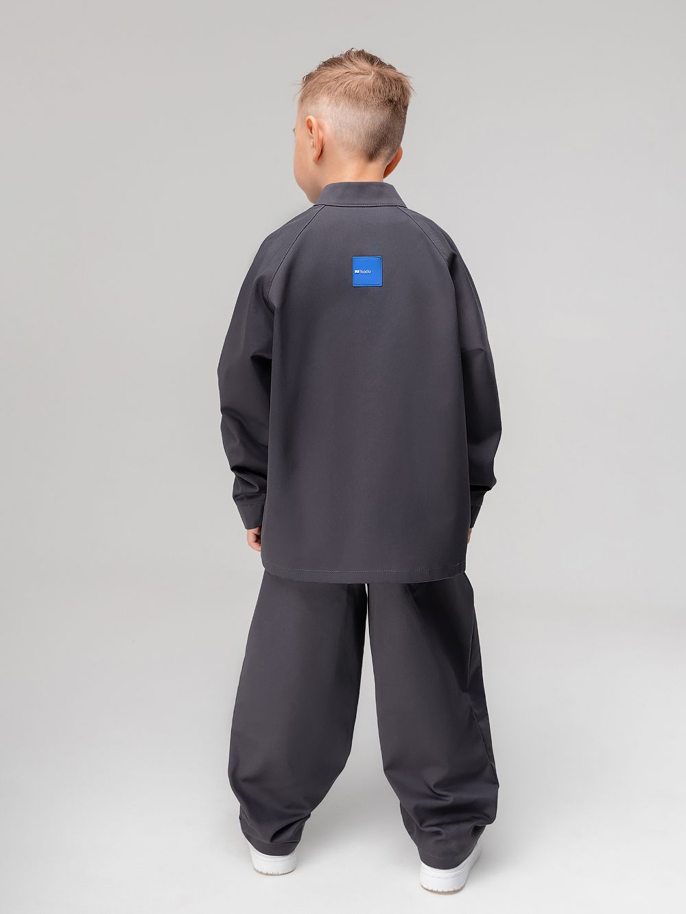 Костюм с рубашкой на кнопках - фото 12