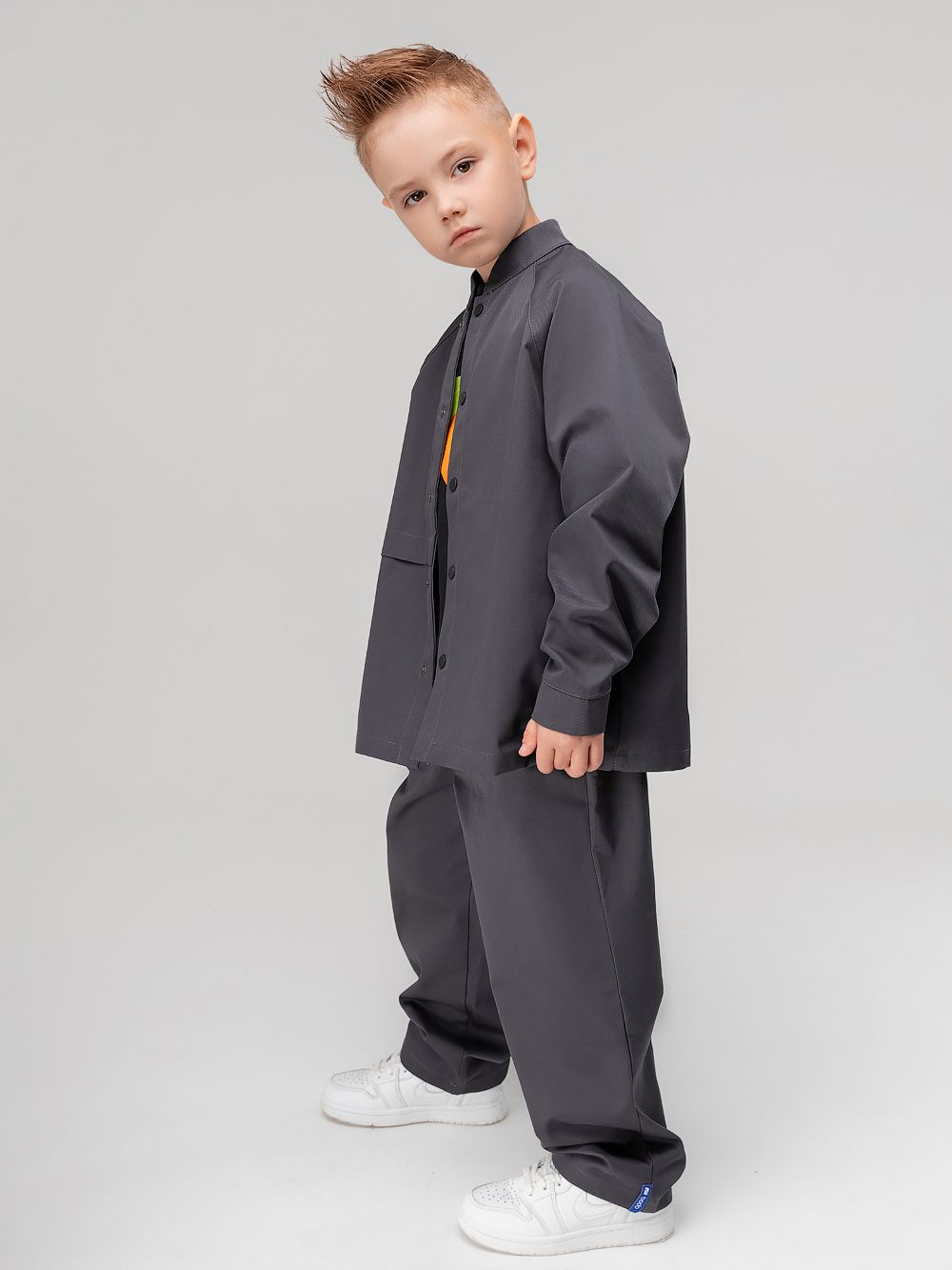 Костюм с рубашкой на кнопках - фото 13