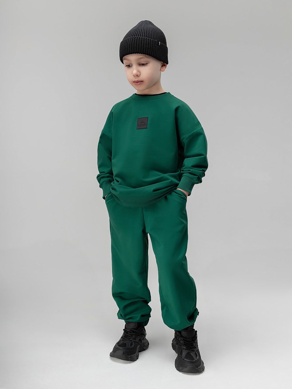 Костюм с нашивкой - фото 1