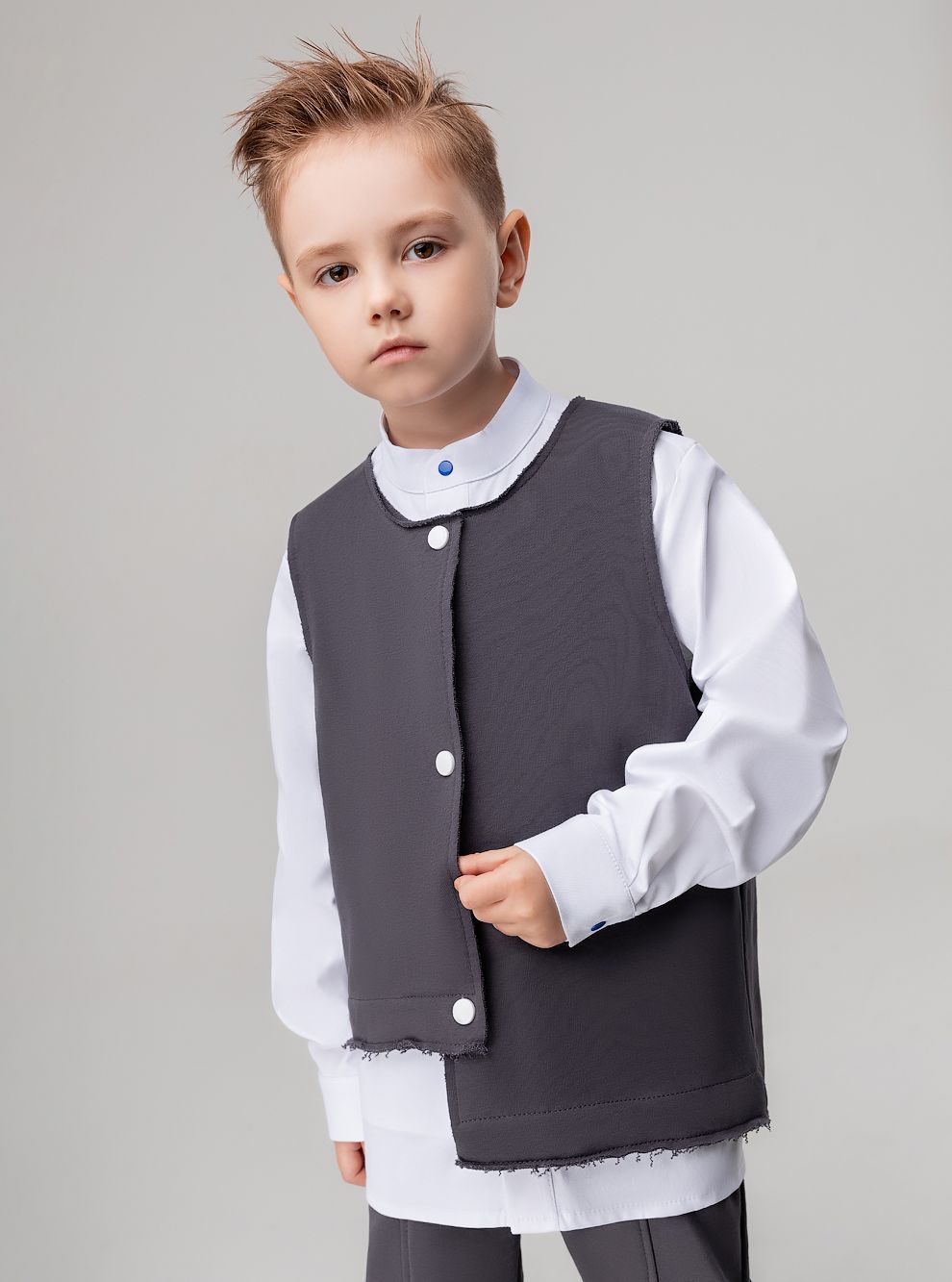 Жилет ассимитричный на кнопках - фото 2