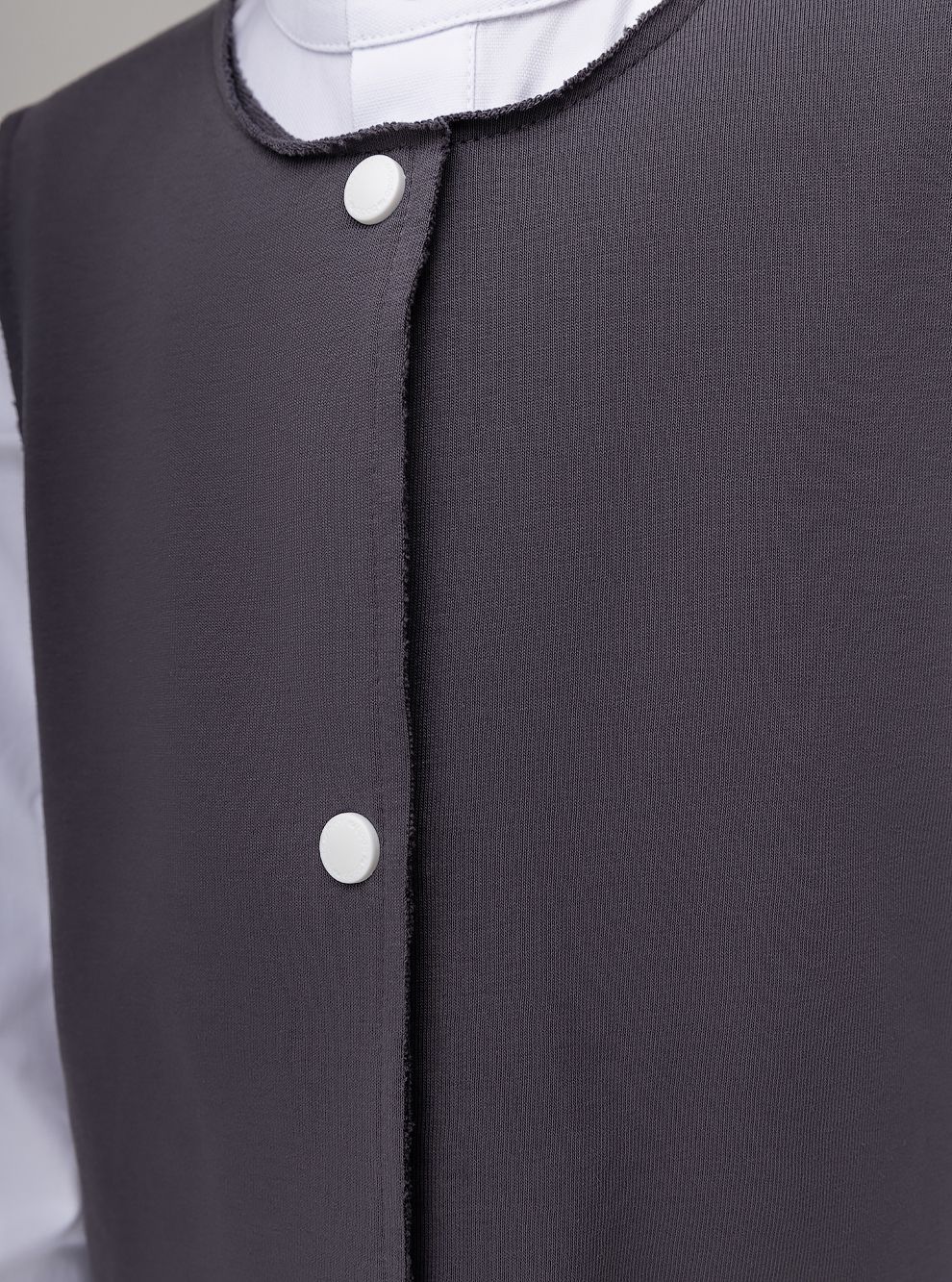 Жилет ассимитричный на кнопках - фото 3