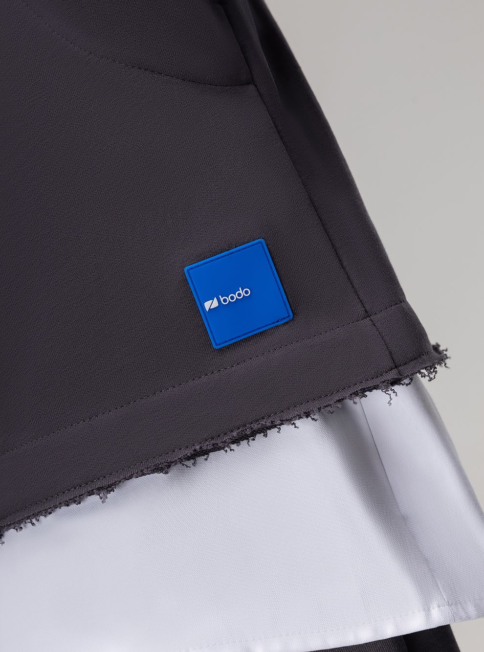 Жилет ассимитричный на кнопках - фото 6