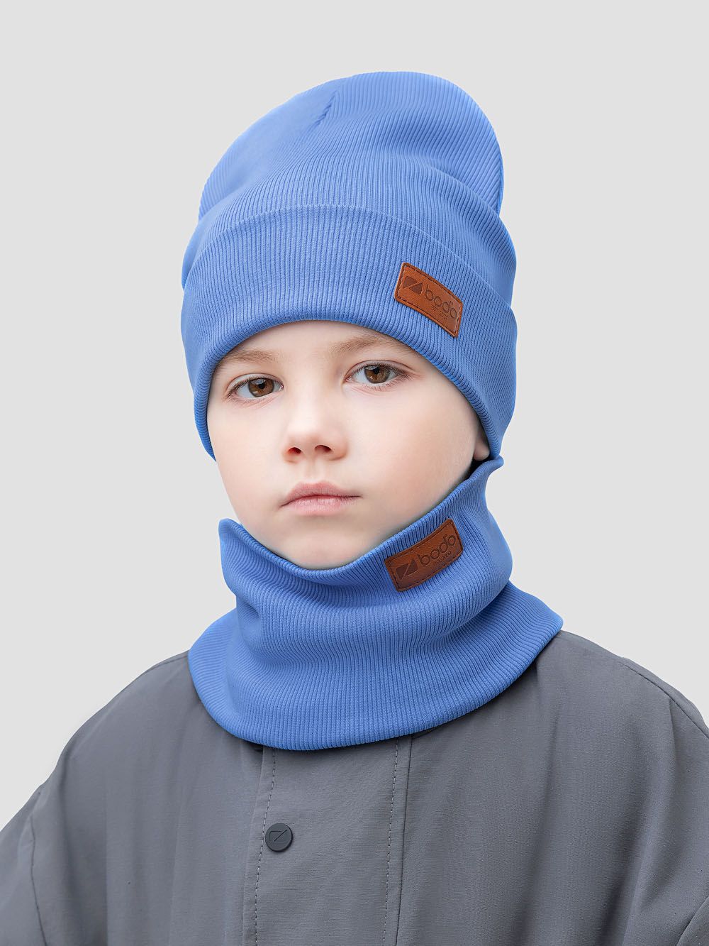 Комплект (шапка, снуд) с кожзам нашивкой - фото 1