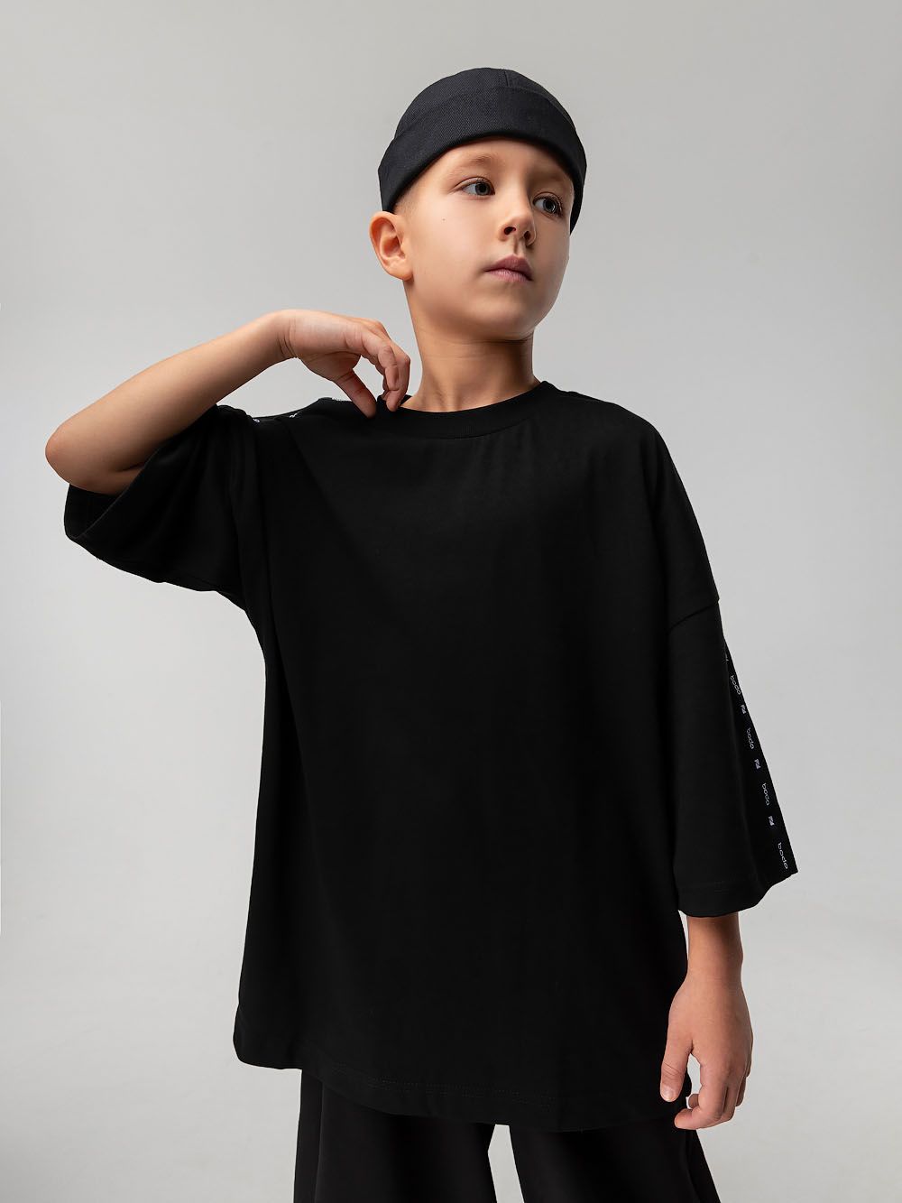 Футболка с лентой на рукавах - фото 2