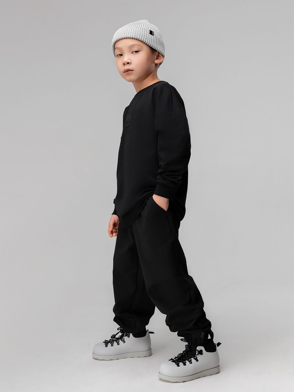 Костюм с нашивкой - фото 7