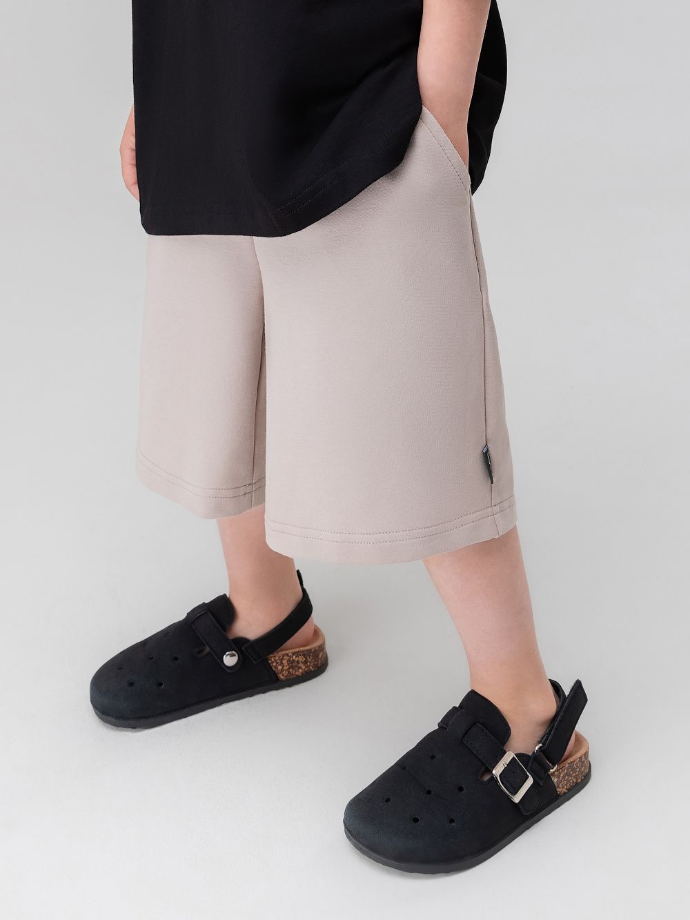 Шорты прямые с карманами - фото 7