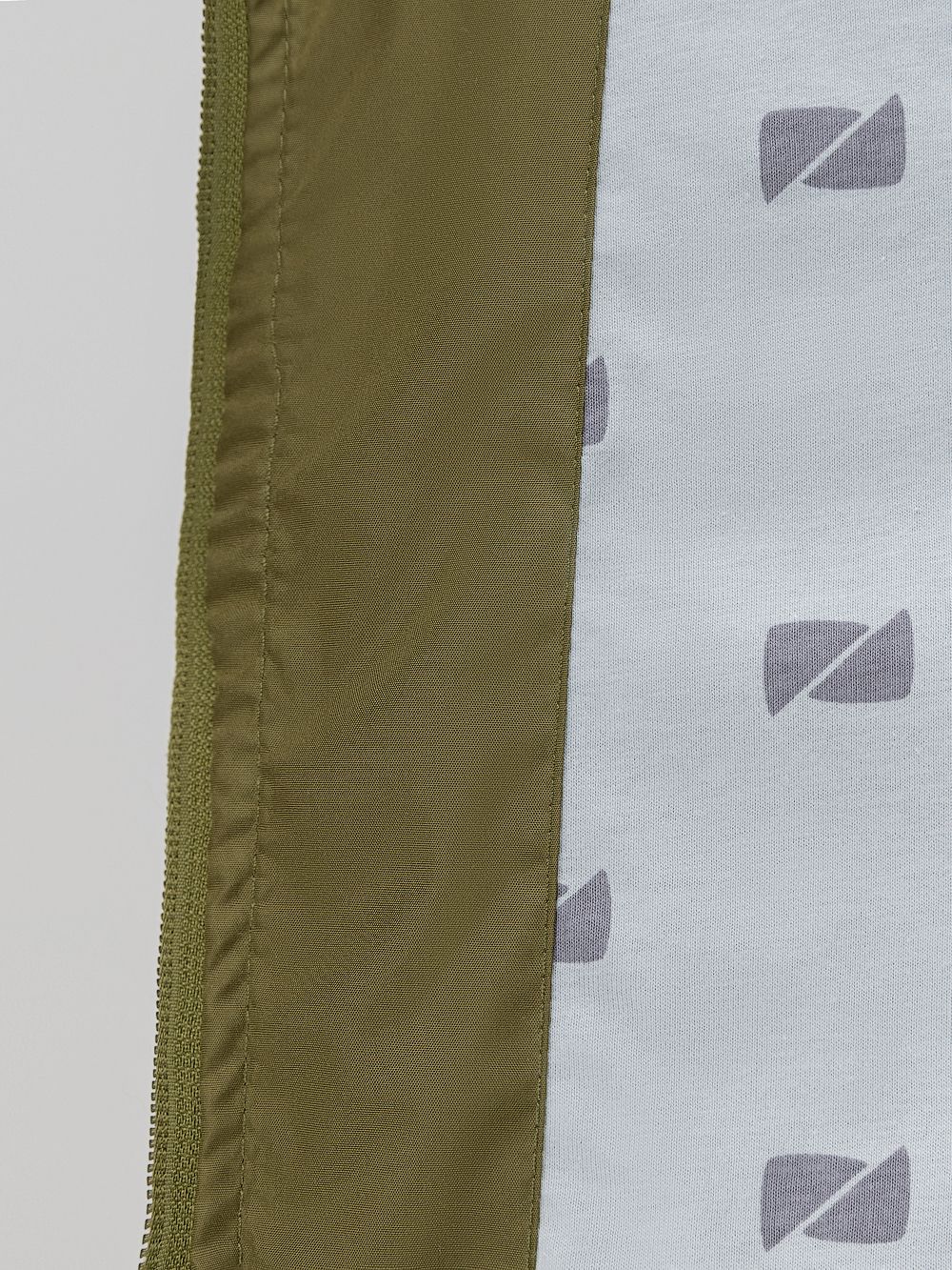 Бомбер на молнии - фото 11